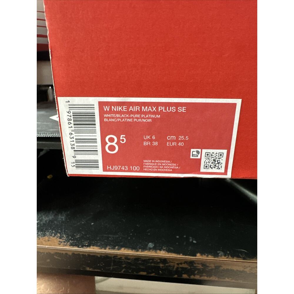 New Women's Size 8.5 Nike Air Max Plus Special Edition White Chrome HJ9743-100 - Picture 7 of 7